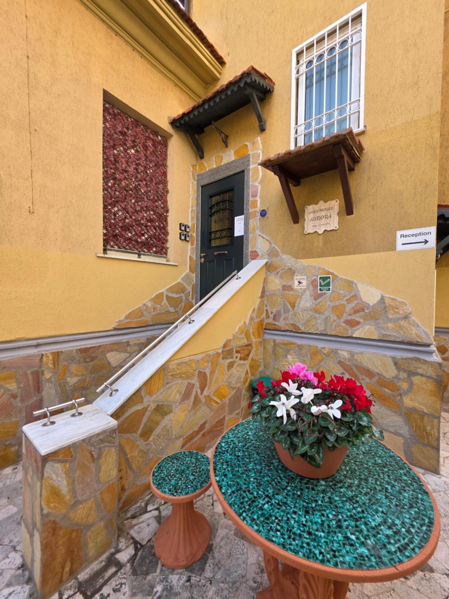 Casa de hóspedes Aurora A.e. *